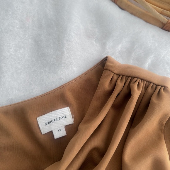 NWOT Song Of Style Via Bodysuit Off The Shoulder Brown Camel Long Sleeve - Picture 6 of 11